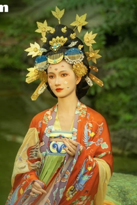 [YITUYU艺图语]2025.10.22 唐 供养人 冰皮月亮蛋~[9P302M]