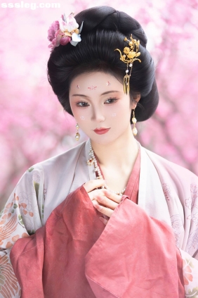 [YITUYU艺图语]2025.11.04 梅 出门拍照的小小怪[12P140M]