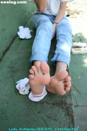 [战前女神]恋足美腿摄影套图038 [231P336M]