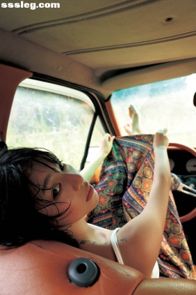 [YITUYU艺图语]2025.08.14 旧车野草微醺的风 BiuBiu是可爱[14P118M]