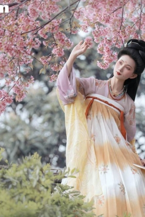 [YITUYU艺图语]2025.11.03 春知晓梦不觉 冰皮月亮蛋~[9P324M]