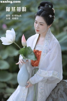 [YITUYU艺图语]2022.11.21 陶然荷韵 周曦彤[25P195M]