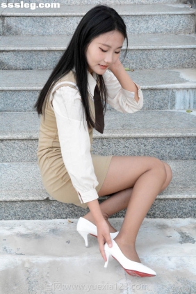 爱月下 No.003 恰恰 浅咖连衣裙[138P+1V6.54G]