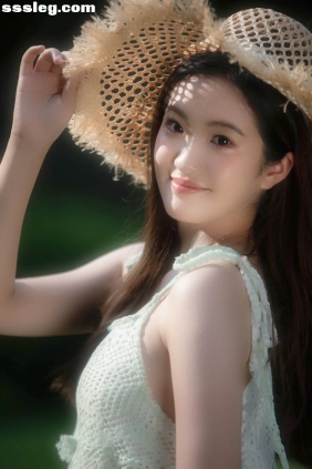 [YITUYU艺图语]2025.09.10 草地上的少女 小雅[16P118M]