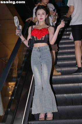 街拍作品 温婉喇叭牛仔裤[151P3.70G]