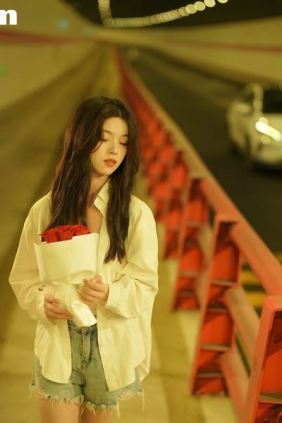 [YITUYU艺图语]2025.10.11 隧道港风人像拍摄 杨琳[17P261M]