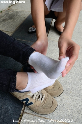 [战前女神]恋足美腿摄影套图083 [72P138M]