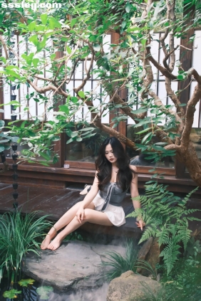 [YITUYU艺图语]2025.09.29 庭院深深深几许 玉米栗子[9P232M]