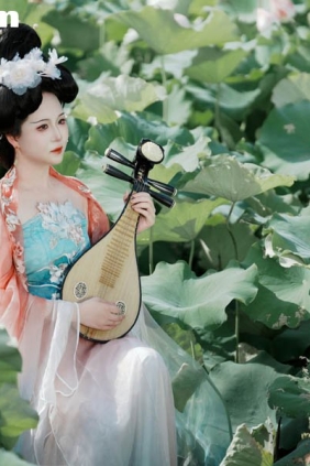 [YITUYU艺图语]2025.08.08 SONY A7C2直出人像 凝樱执笔[16P82M]