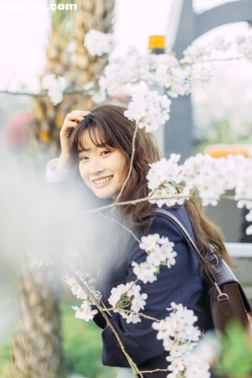 [YITUYU艺图语]2025.08.17 樱花树下 是三三吖[18P235M]