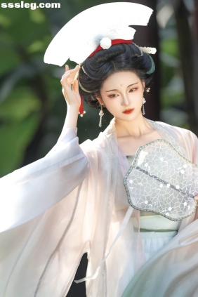 [YITUYU艺图语]2025.11.03 蕉叶古庭 不听山[12P121M]