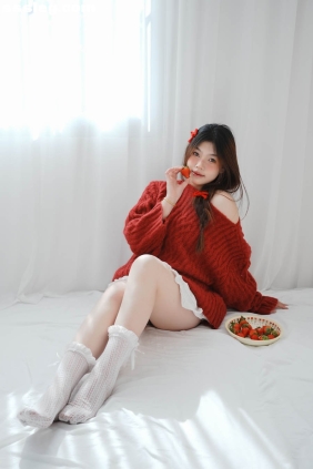 [YITUYU艺图语]2025.08.16 草莓 小白裙室内 静静已[16P101M]