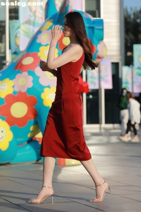 街拍作品 亮眼丝质红裙[72P822M]