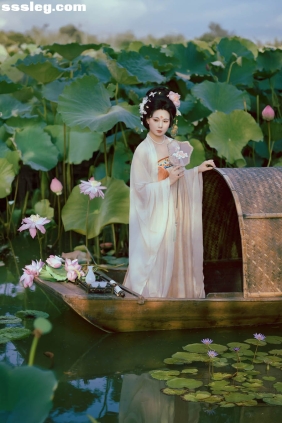 [YITUYU艺图语]2025.09.24 雨歇荷塘 木叶宇智波菠菜[18P175M]