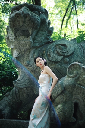 [YITUYU艺图语]2025.10.13 虎跑旗袍 小u[84P1.04G]