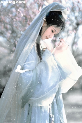 [YITUYU艺图语]2025.06.08 琉璃世界 白雪红梅 荷里寒[14P275M]