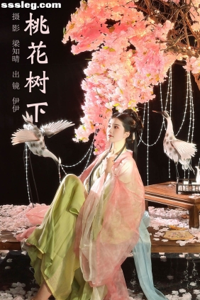 [YITUYU艺图语]2023.09.09 桃花树下 伊伊不想长胖胖[22P400M]