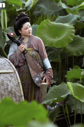 [YITUYU艺图语]2025.09.22 泊舟藕塘 漫漫谣[39P559M]