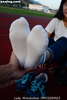 [战前女神]恋足美腿摄影套图129 [98P167M]