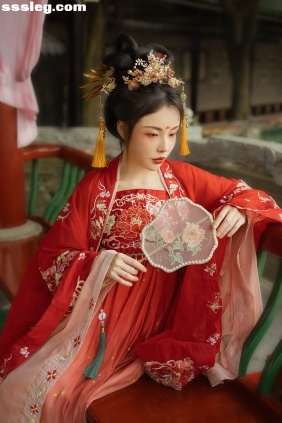 [YITUYU艺图语]2025.08.25 水出芙蓉 雯子[15P506M]