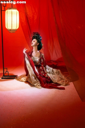 [YITUYU艺图语]2025.10.18 鎏金鲜红 端端呀[9P103M]