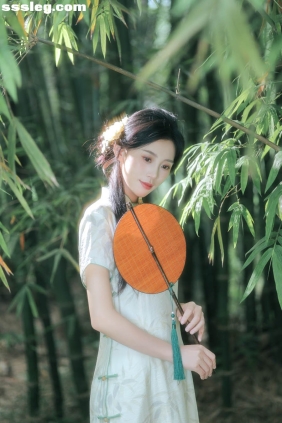 [YITUYU艺图语]2025.08.03 竹林 鈡婷儿[14P186M]