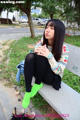 [战前女神]恋足美腿摄影套图074 [89P179M]