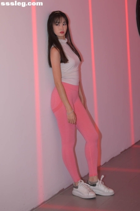 街拍作品 粉色瑜伽裤美女[183P+2V15.0G]