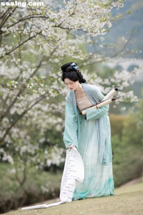 [YITUYU艺图语]2025.06.16 落樱拂素衣 川川[13P124M]