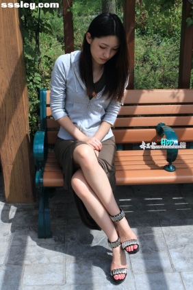 [赤足者] 海伦 凉鞋粉甲[25P60M]