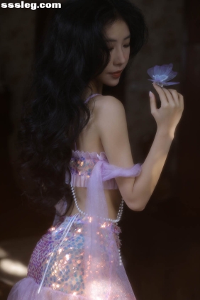 [YITUYU艺图语]2025.09.20 会发光的紫 野生模特园子[9P25M]