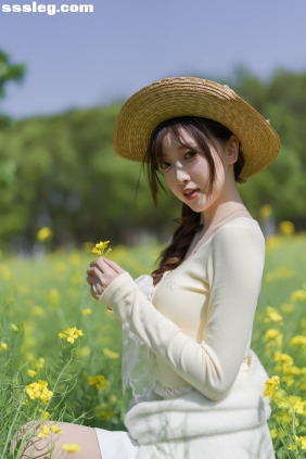 [YITUYU艺图语]2025.04.30 花海青春 冰冷企鹅[32P544M]