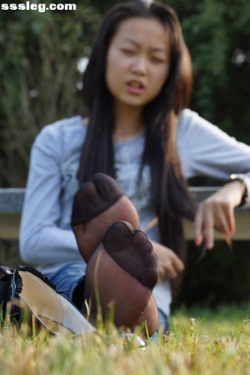 [赤足者] 黑丝大一妹子[75P195M]