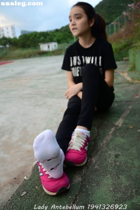 [战前女神]恋足美腿摄影套图062 [77P142M]