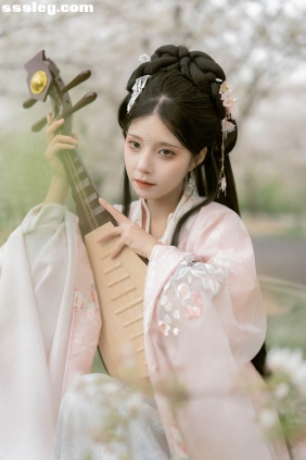 [YITUYU艺图语]2025.04.17 樱花林 琵琶情 顾言一[32P414M]