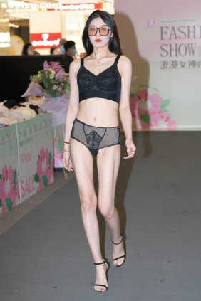 街拍作品 黑色内衣模特[89P2.08G]