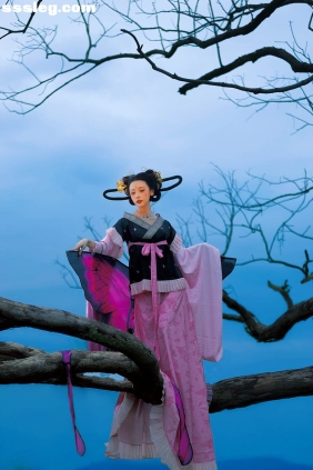 [YITUYU艺图语]2025.10.28 蝶 出门拍照的小小怪[16P422M]