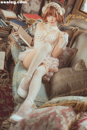 Ely_eee(ElyEE子) Book Witch書本魔女[33P+4V148M]