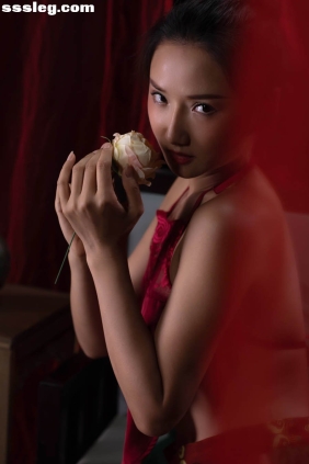 [YITUYU艺图语]2025.06.17 红帐掩映的女子 微微[18P120M]