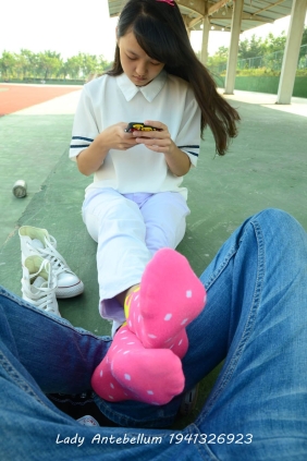 [战前女神]恋足美腿摄影套图002 [150P257M]