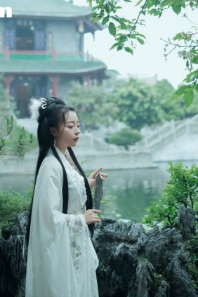 [YITUYU艺图语]2025.08.20 雨中美人 小兰[17P118M]