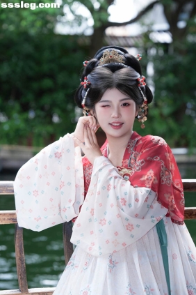 [YITUYU艺图语]2025.08.09 古镇小唐风 小蔷薇[14P226M]