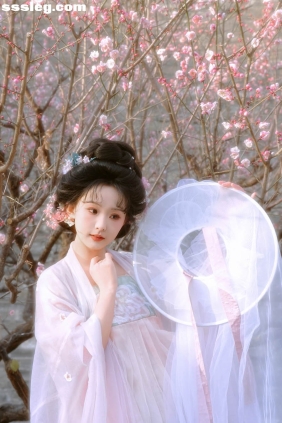 [YITUYU艺图语]2025.03.25 春有约花不误 锐锐才不是菜狗[13P228M]