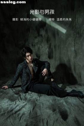 [YITUYU艺图语]2022.08.03 光影与男孩 温柔的朱朱[29P360M]