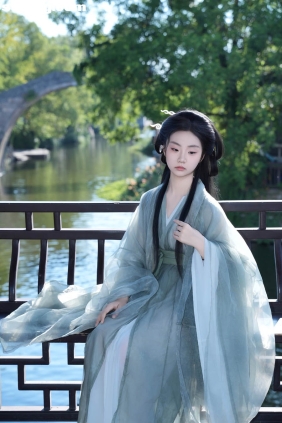[YITUYU艺图语]2025.08.30 清冷风汉服 青青[11P161M]