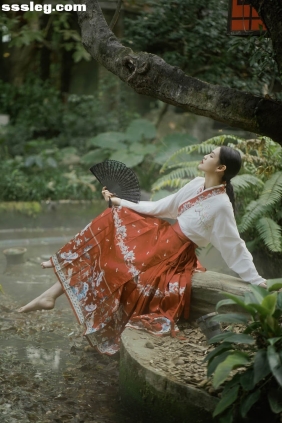 [YITUYU艺图语]2025.04.09 青庭疏影 惊鸿入画 曼丽[40P1.30G]