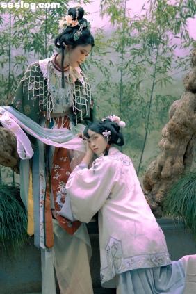 [YITUYU艺图语]2025.07.31 花神之魇 荷里寒[23P410M]