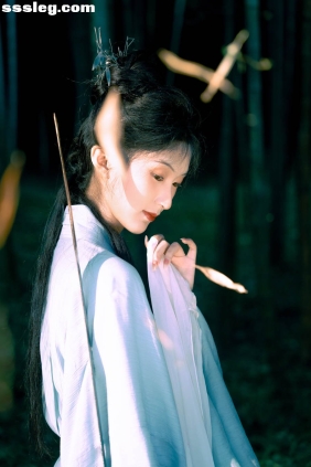 [YITUYU艺图语]2025.04.24 颦儿小侠 荷里寒[28P995M]