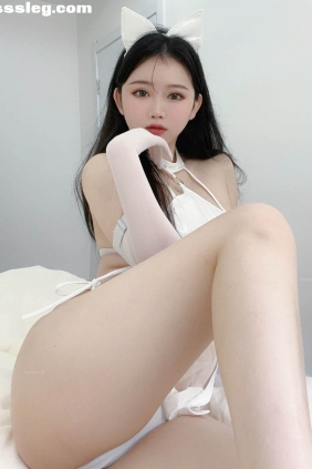 蜜桃少女是依酱呀 猫咪[30P+5V302M]