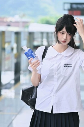 [YITUYU艺图语]2025.11.14 地铁站拍摄 默庚林[9P78M]